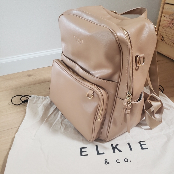 Vegan leather Backpack - Tan w/ gold hardware - Picture 6 of 11